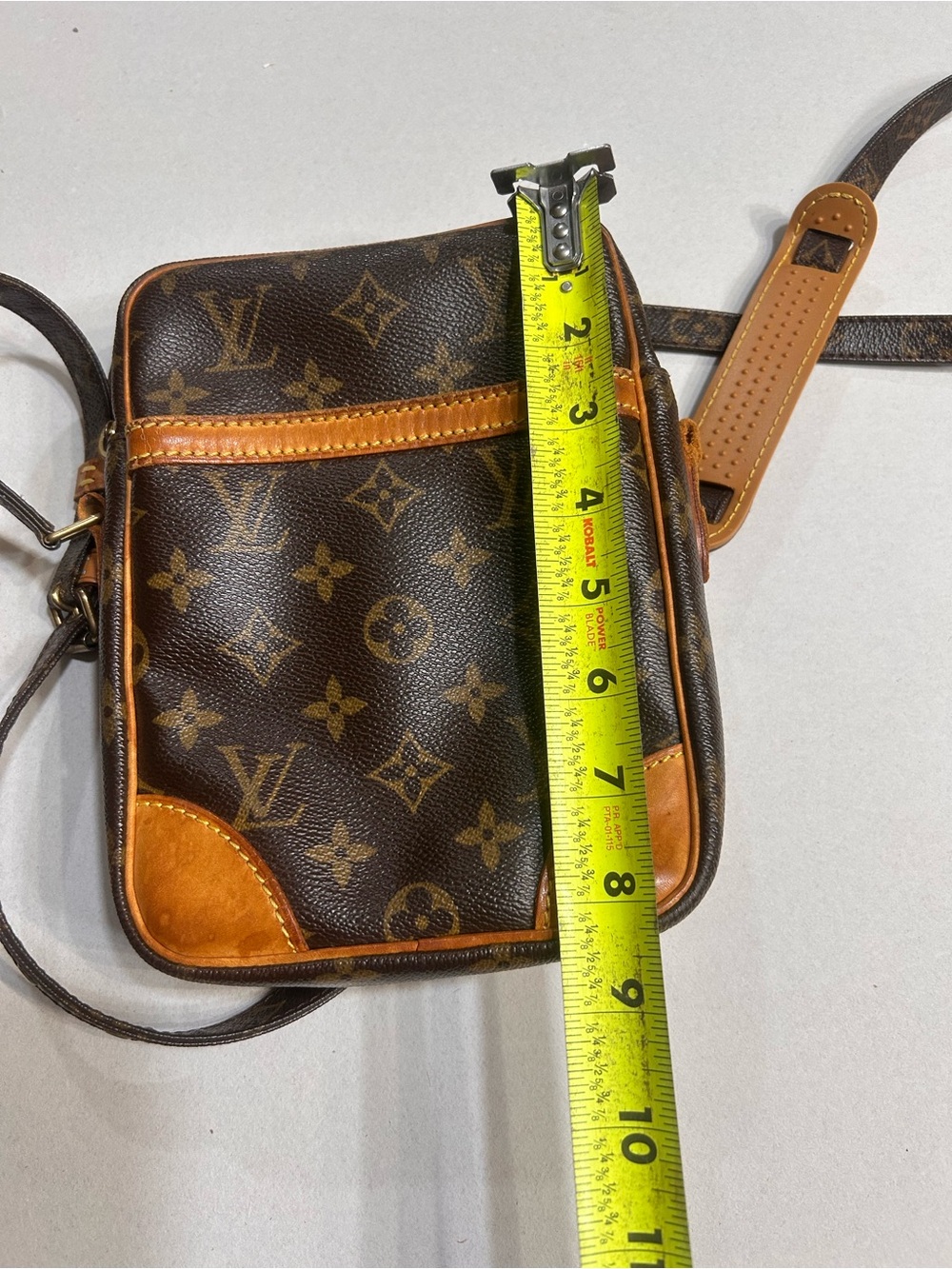 Authentic Louis Vuitton Brown Monogram Crossbody Bag with flaw - Picture 14 of 16